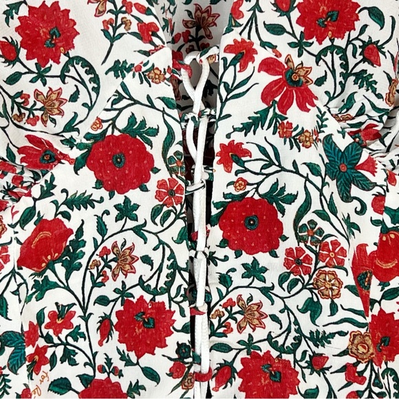 EUC Realisation Par The Bennie Silk Top in White Batik Floral by Realisation Par - Picture 10 of 13